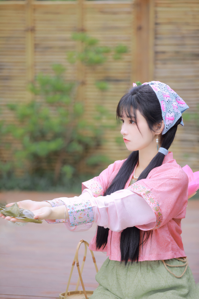 王凯沐直播透露短剧拍摄困境：多剧组亏损