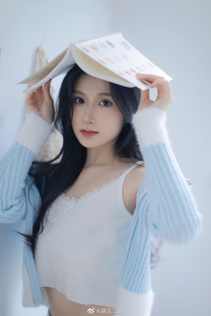 周星驰邀张艺兴零片酬再合作，张艺兴高情商回应引热议